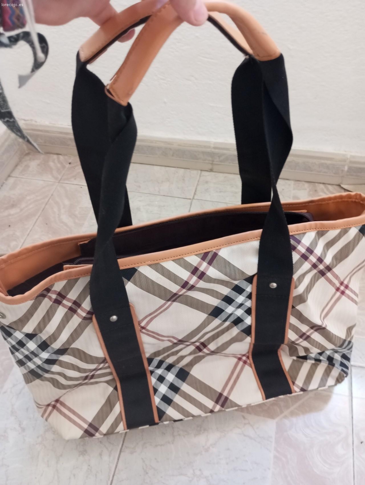 bolsos. se da lotes de bolsos en buen estado.