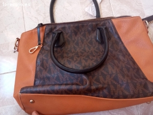 bolsos. se da lotes de bolsos en buen estado.