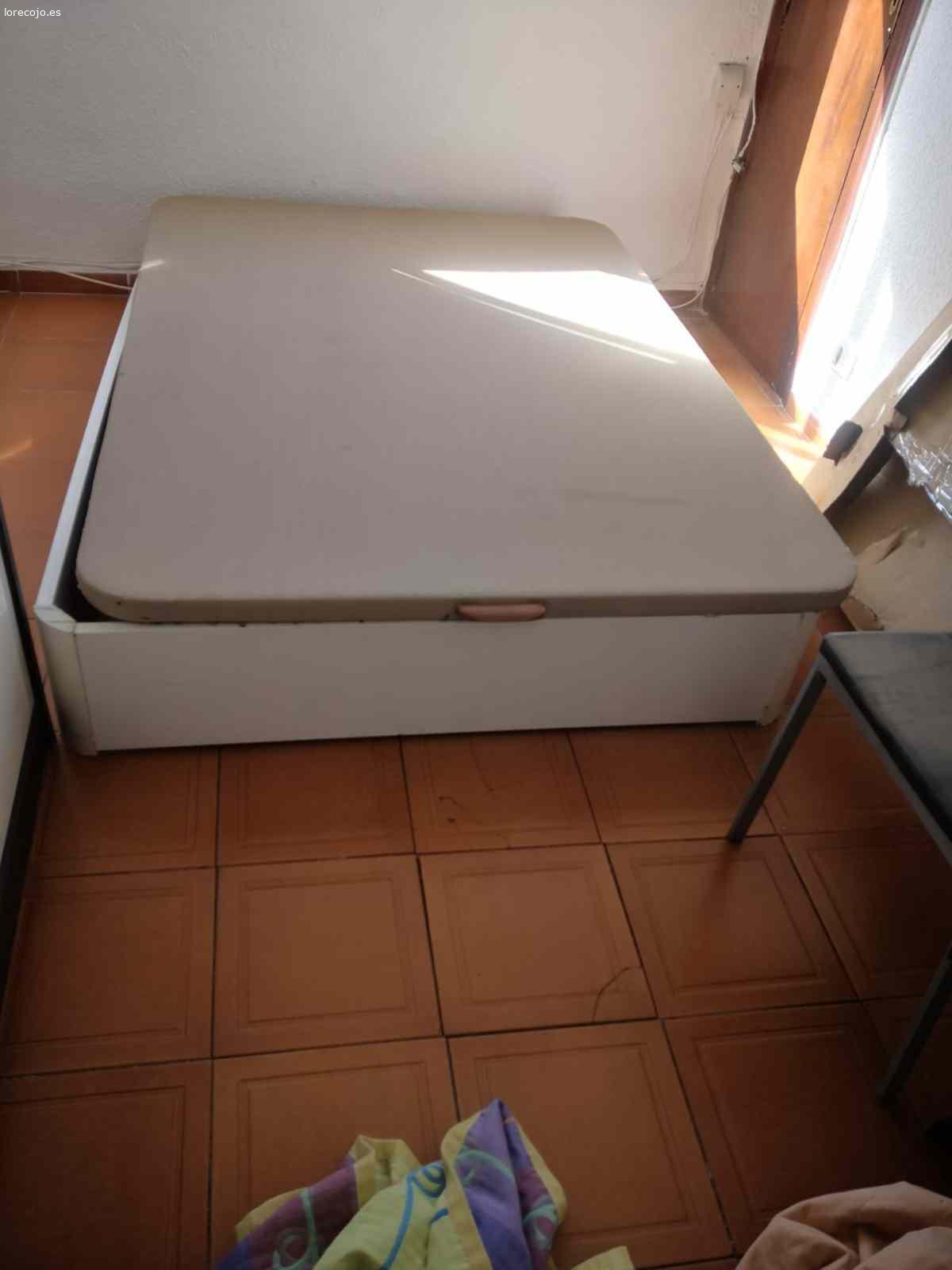 Cama  Gratis. Quien quiere cama ?
La puede recoger gratis.