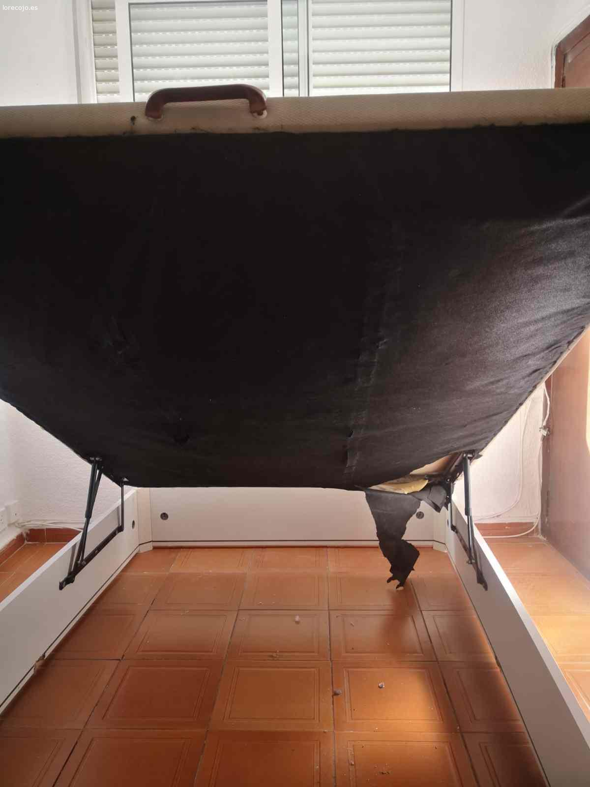 Cama  Gratis. Quien quiere cama ?
La puede recoger gratis.