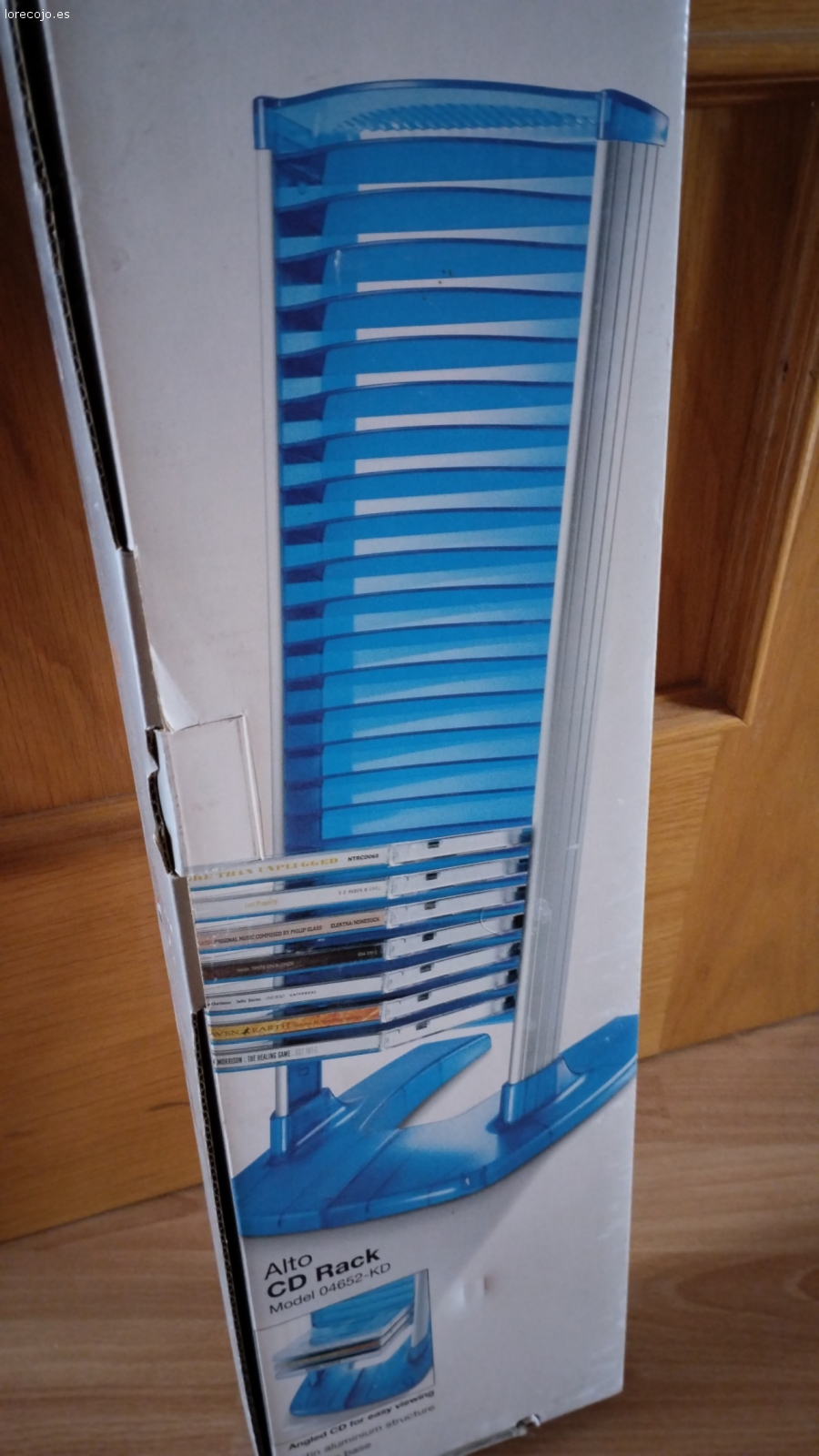 estanteria para CDs. alumino. azul. base antideslizante 
para 25 CDs 
nuevo. sin usar. en su caja 
tengo 2