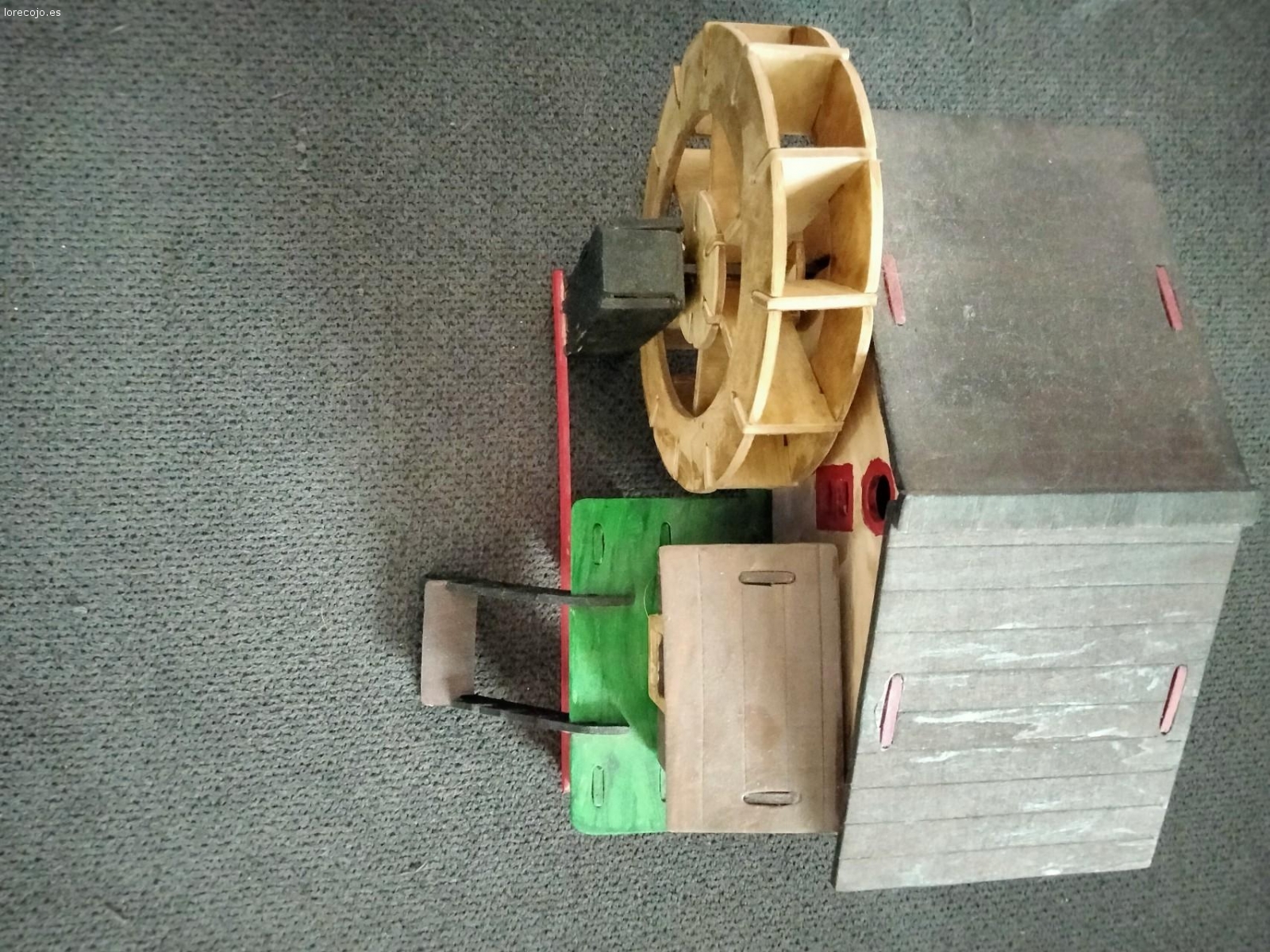 Molino agua madera. Molino de agua