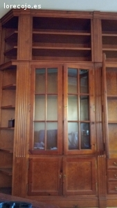 mueble de salón. se regala mueble de salón en perfecto estado 
largo 4,10
alto 2,88
40 cm 
todo aproximadamente
si estás interesado tienes que venir y desmontarlo. va por módulos.