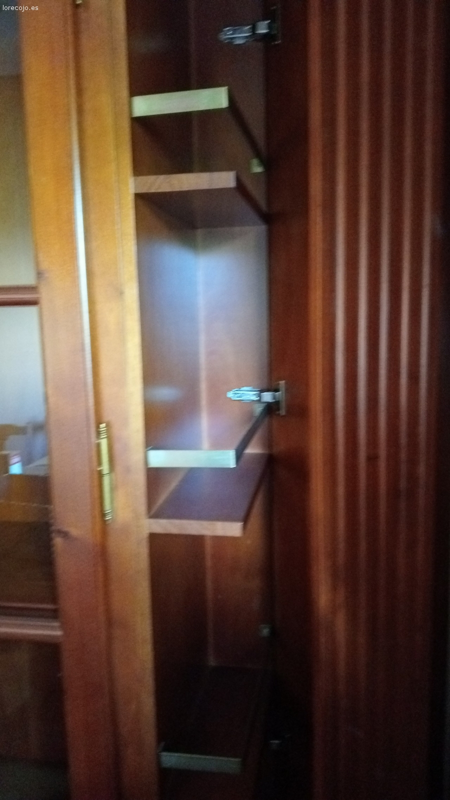 mueble de salón. se regala mueble de salón en perfecto estado 
largo 4,10
alto 2,88
40 cm 
todo aproximadamente
si estás interesado tienes que venir y desmontarlo. va por módulos.