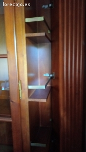 mueble de salón. se regala mueble de salón en perfecto estado 
largo 4,10
alto 2,88
40 cm 
todo aproximadamente
si estás interesado tienes que venir y desmontarlo. va por módulos.