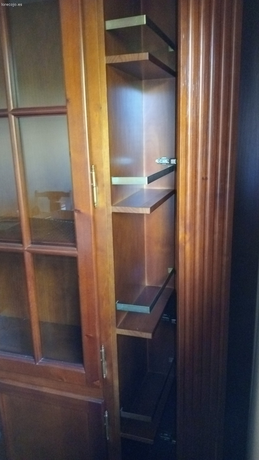 mueble de salón. se regala mueble de salón en perfecto estado 
largo 4,10
alto 2,88
40 cm 
todo aproximadamente
si estás interesado tienes que venir y desmontarlo. va por módulos.