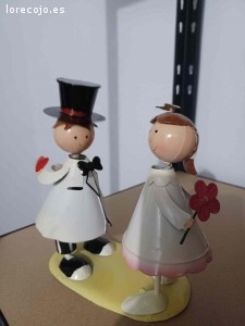 Novios para decorar tarta. Figura de novios para decorar tarta de boda. 

Si te gusta, te la regalo.