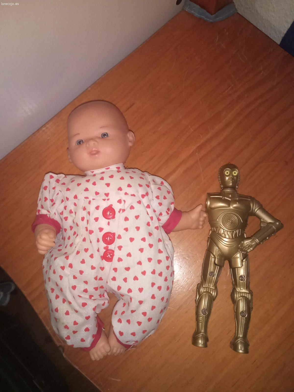regalo por no usar. al pekeño le falta un brazo pero se le puede acoplar algo si te gustan las manualidades