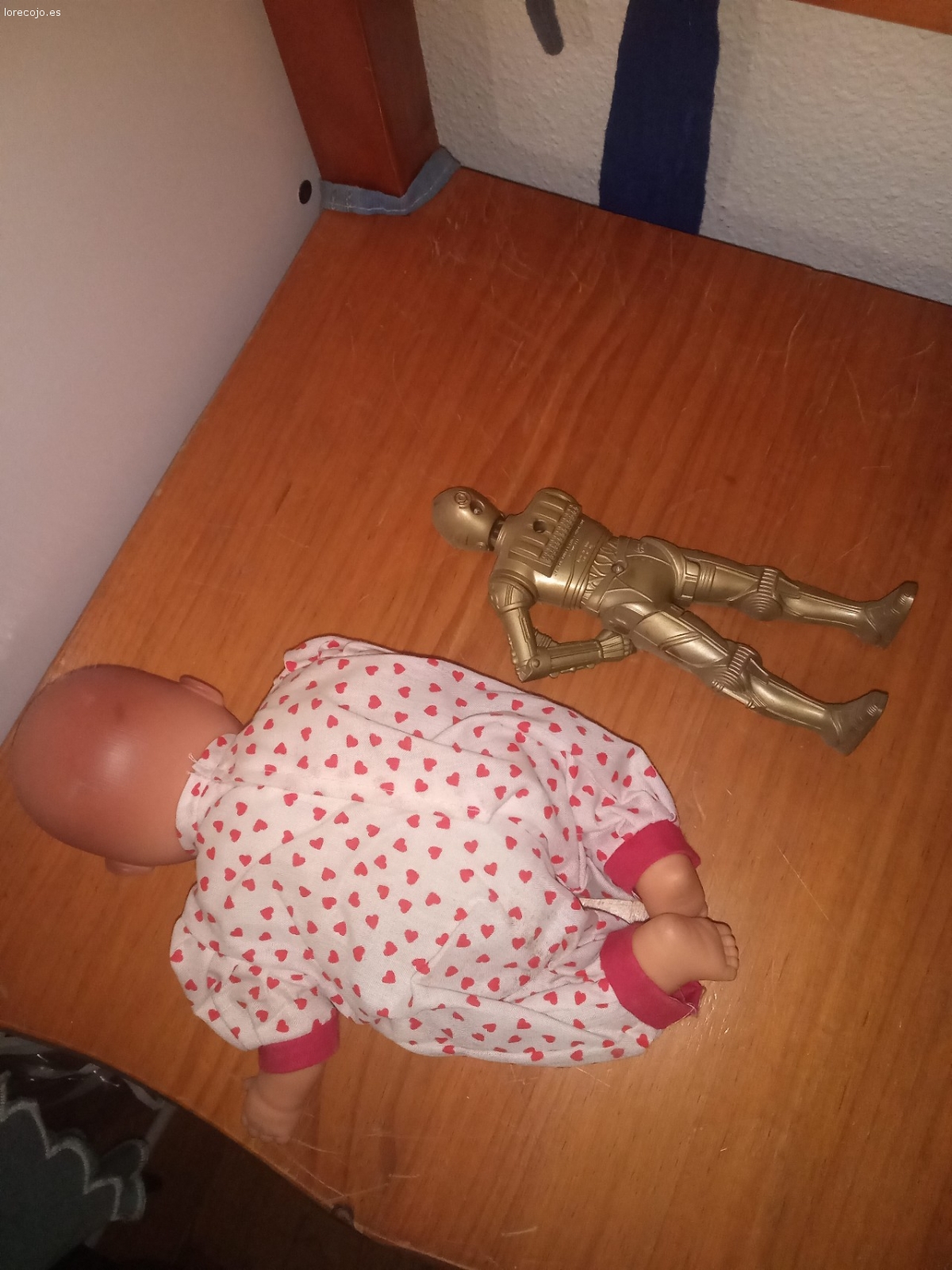 regalo por no usar. al pekeño le falta un brazo pero se le puede acoplar algo si te gustan las manualidades