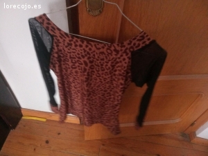 se regala blusa talla M. se regala blusa de vestir talla M por no usar , buenas condiciones y sin rotos ni descosidos