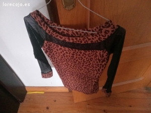 se regala blusa talla M. se regala blusa de vestir talla M por no usar , buenas condiciones y sin rotos ni descosidos