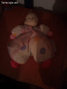 se regala muñeco. muñeco con cabeza de goma suave y blandito . se regala por no usar