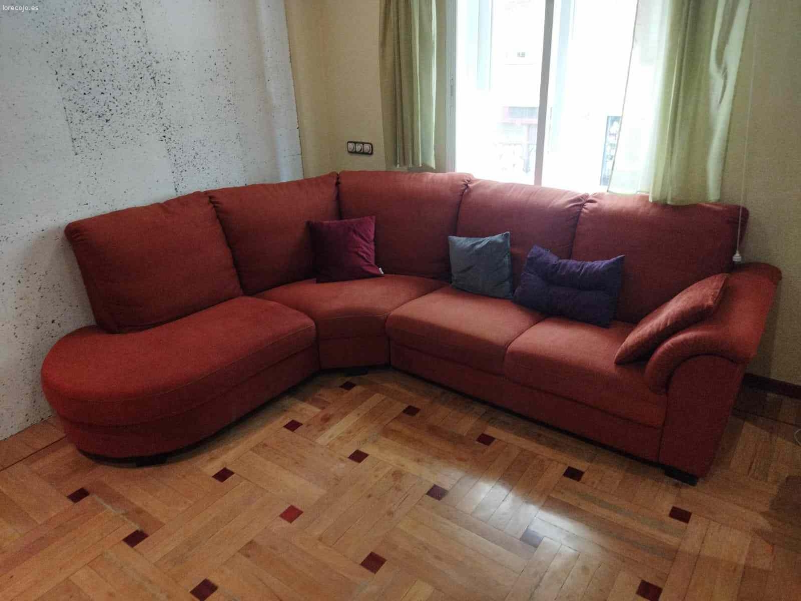 Sofa grande. Sofa de esquina de ikea, naranja, de dos por dos metros, desmontable por modulos, color naranja