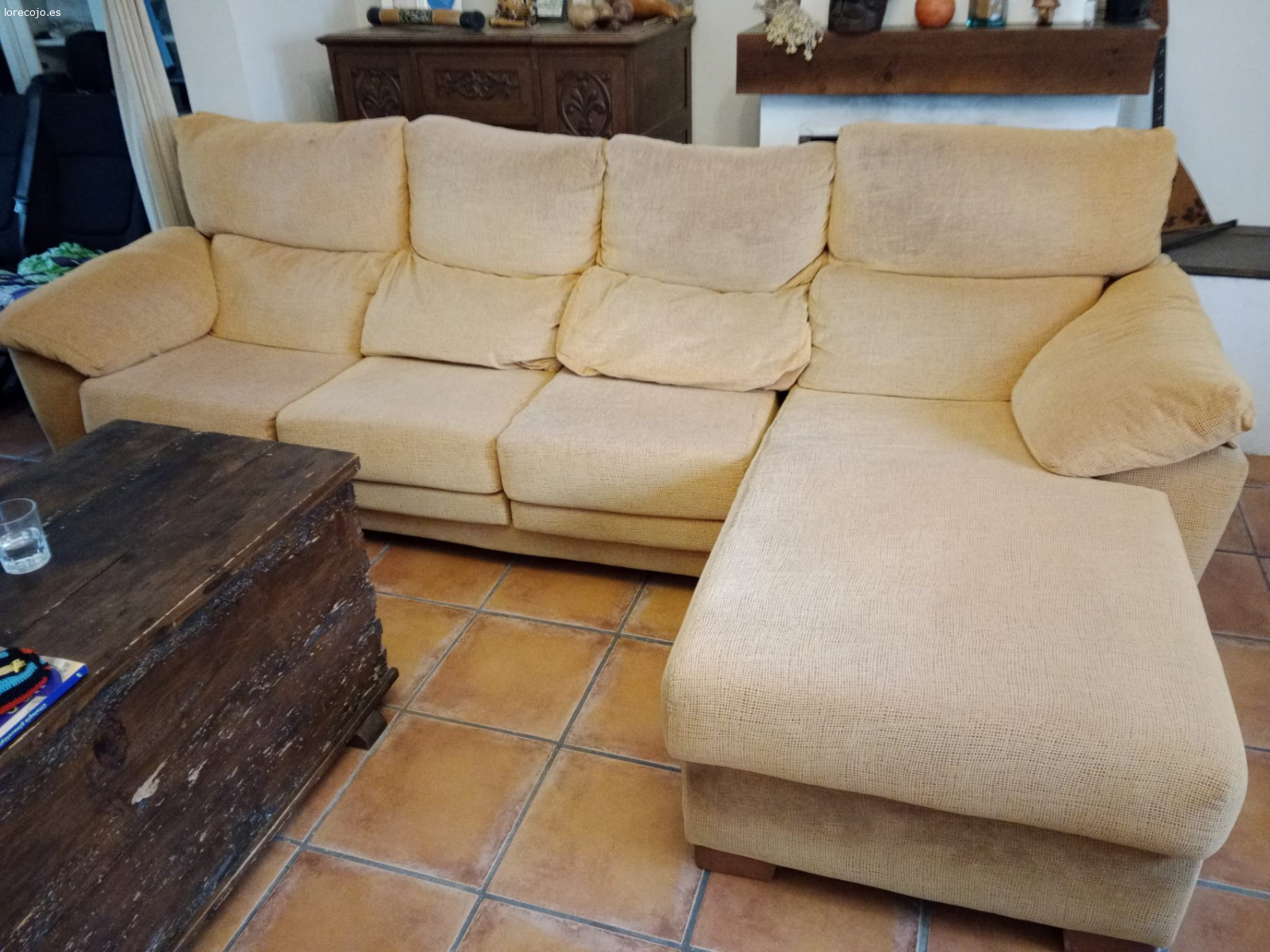 Sofá. Sofá de 3 plazas más chaise longue.
