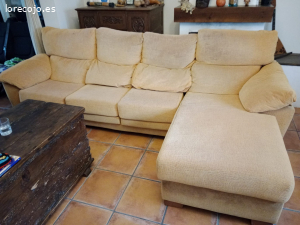 Sofá. Sofá de 3 plazas más chaise longue.
